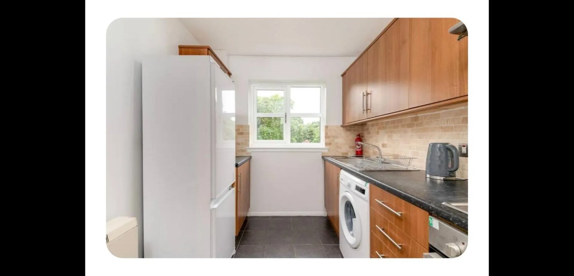 2 Bedroom Central Apartment With Free Parking Sleeps 4 People Edinburgh